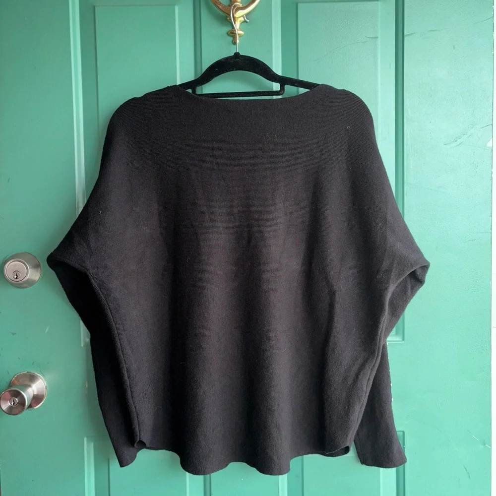 Sioni XL lightweight Black knit top faux-leather panels / metallic studs - Picture 7 of 8